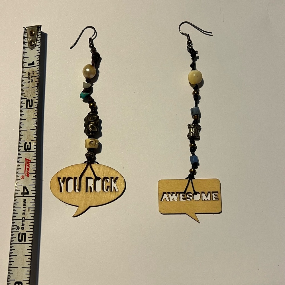 Shoulder dusters You Rock & Awesome Wood Speech Bubble Dangle Earrings - Natural